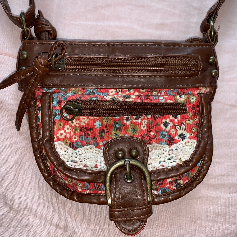 Super cute floral cross body bag with 5 pockets